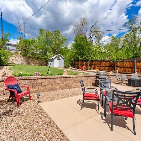 3 Bedroom *Downtown* With Firepit コロラドスプリングス エクステリア 写真