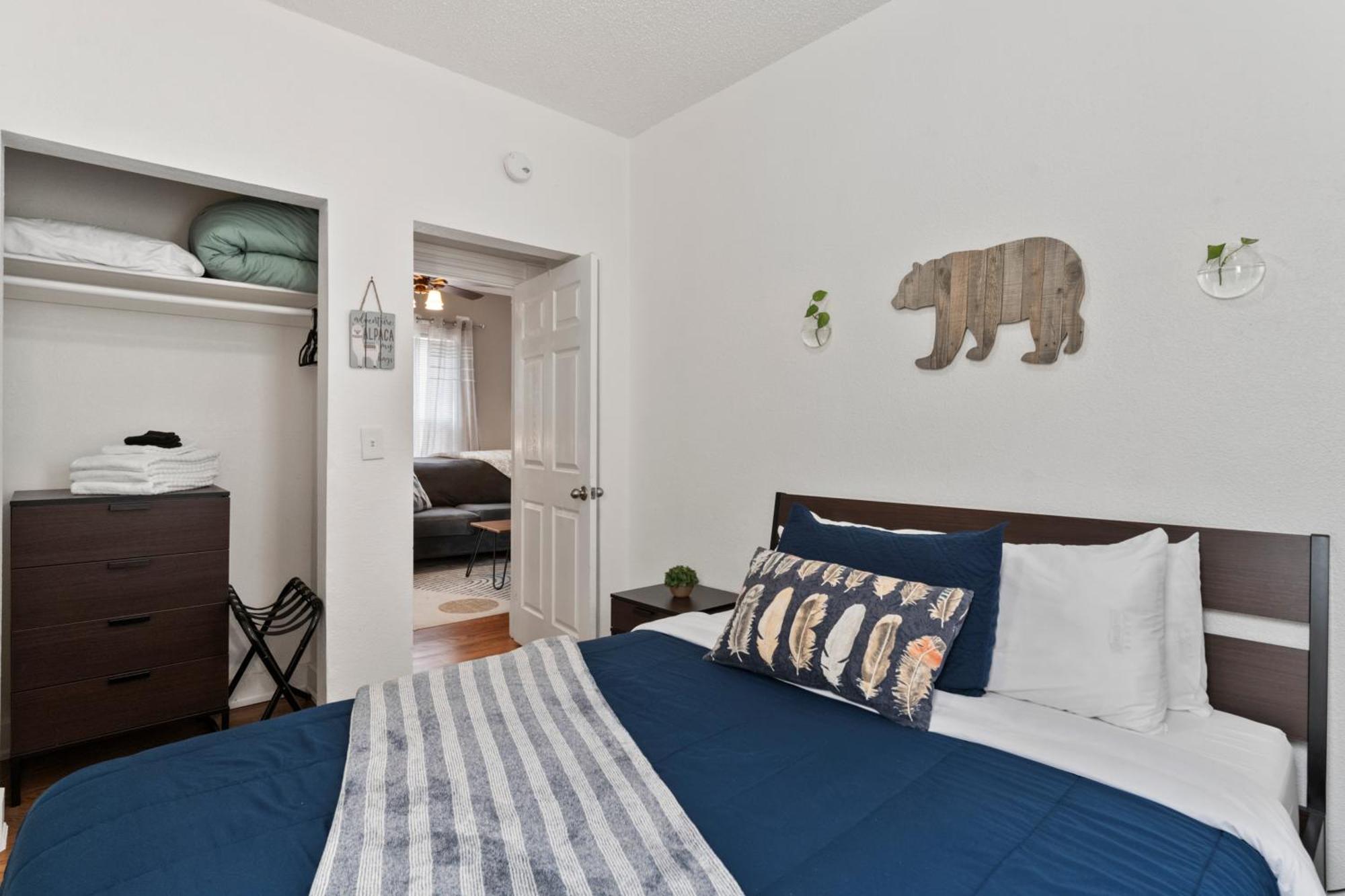 3 Bedroom *Downtown* With Firepit コロラドスプリングス エクステリア 写真