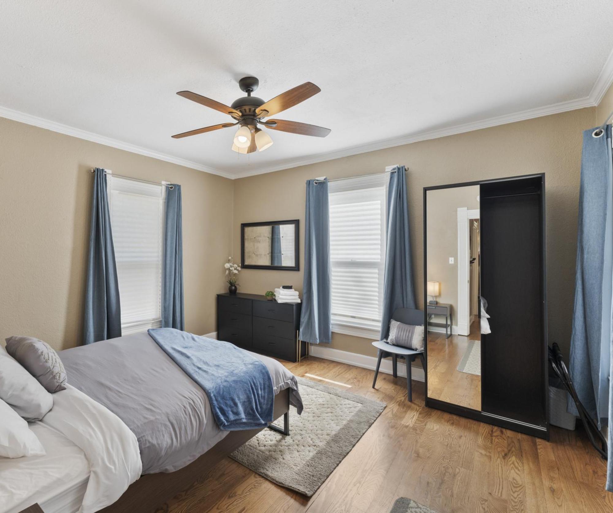 3 Bedroom *Downtown* With Firepit コロラドスプリングス エクステリア 写真